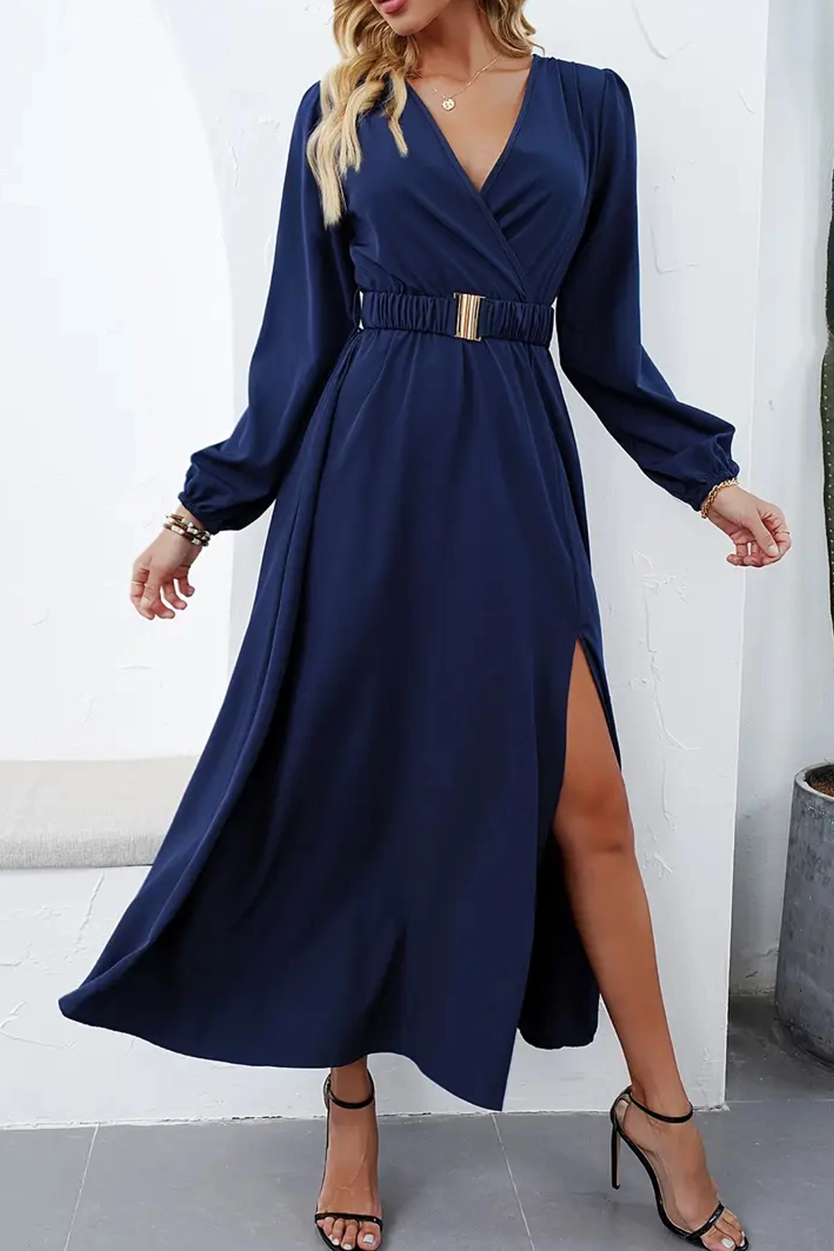 Lacivert Kruvaze Yaka Uzun Kollu Maxi Elbise Yırtmaç Detaylı Beli Kemerli Tokalı Elbise
