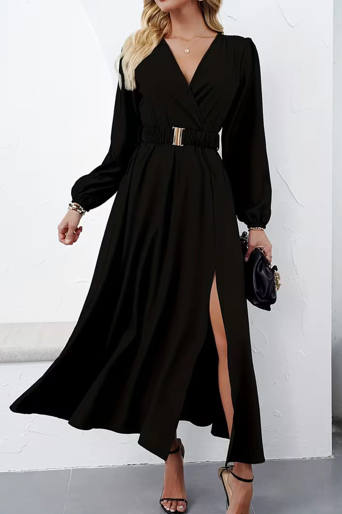 Siyah Kruvaze Yaka Uzun Kollu Maxi Elbise Yırtmaç Detaylı Beli Kemerli Tokalı Elbise